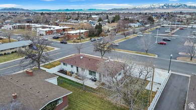 Updated in 2021duplex with current renters. Basement will be - photo 35