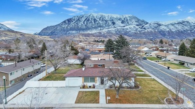 Updated in 2021duplex with current renters. Basement will be - photo 36