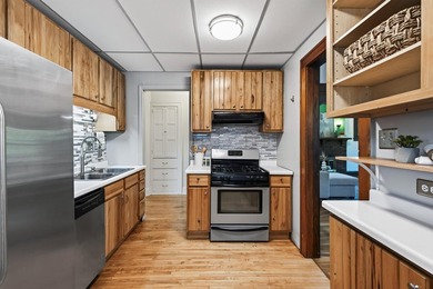 Character and beauty abound from the curb appeal to the gorgeous - photo 10