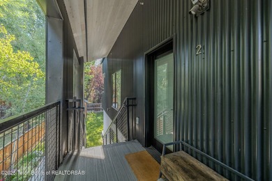 This exceptional, well-maintained W Jackson triplex is a rare - photo 12