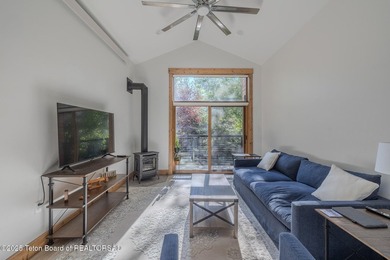 This exceptional, well-maintained W Jackson triplex is a rare - photo 13