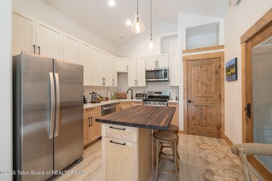This exceptional, well-maintained W Jackson triplex is a rare - photo 14