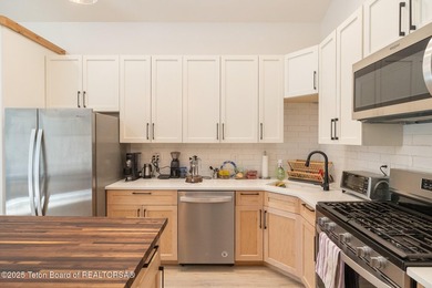 This exceptional, well-maintained W Jackson triplex is a rare - photo 15