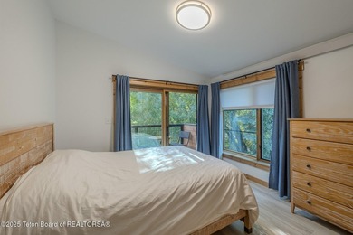 This exceptional, well-maintained W Jackson triplex is a rare - photo 17