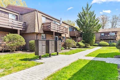 Welcome to New Holland Village! This beautifully maintained - photo 22