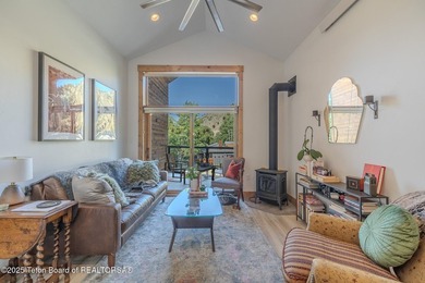 This exceptional, well-maintained W Jackson triplex is a rare - photo 22