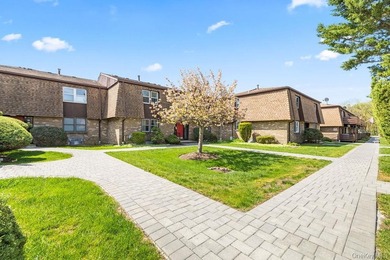Welcome to New Holland Village! This beautifully maintained - photo 23