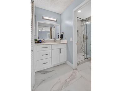 Welcome to this charming 3-bedroom, 2-bathroom, 1-car garage - photo 24