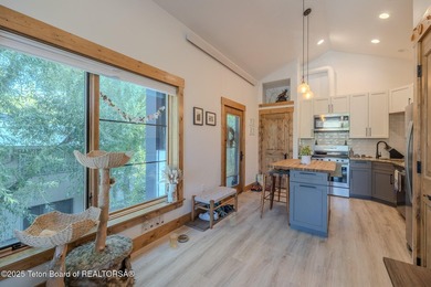 This exceptional, well-maintained W Jackson triplex is a rare - photo 24