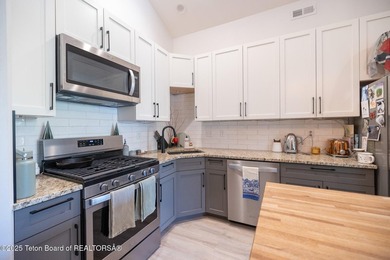 This exceptional, well-maintained W Jackson triplex is a rare - photo 25