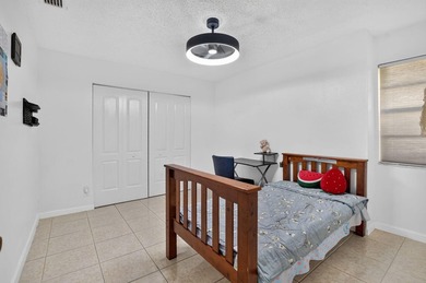 Welcome to this charming 3-bedroom, 2-bathroom, 1-car garage - photo 26