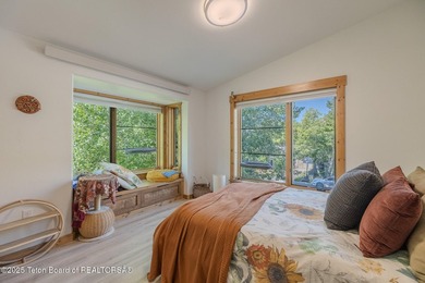 This exceptional, well-maintained W Jackson triplex is a rare - photo 26
