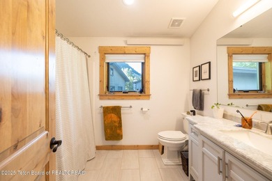 This exceptional, well-maintained W Jackson triplex is a rare - photo 29