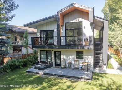 This exceptional, well-maintained W Jackson triplex is a rare - photo 30