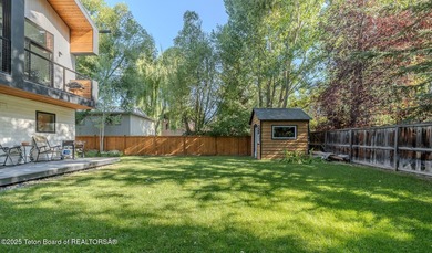 This exceptional, well-maintained W Jackson triplex is a rare - photo 31