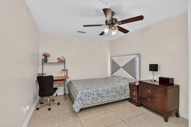 Welcome to this charming 3-bedroom, 2-bathroom, 1-car garage - photo 32