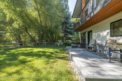This exceptional, well-maintained W Jackson triplex is a rare - photo 32
