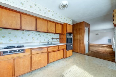 Set on an impressive 75' x 220' property in Bay Shore, this - photo 7