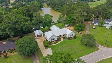 Luxury lakefront living in the highly sought-after Headland - photo 2