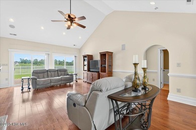 Luxury Living Redefined - Custom Home with Private Wildlife - photo 11