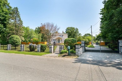 Large Versatile Residential Home with 6 bedrooms and 4 1/2 baths - photo 1