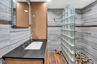 Welcome to 6 Edgewater Park, a beautifully maintained 3-bedroom - photo 11