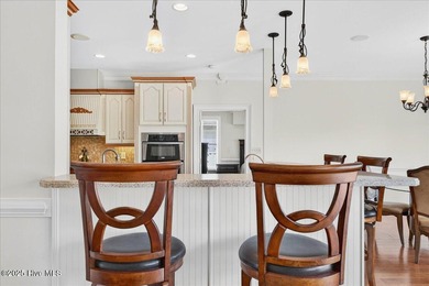 Luxury Living Redefined - Custom Home with Private Wildlife - photo 12