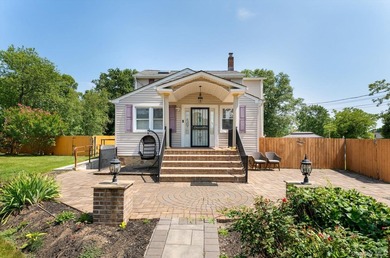 Large Versatile Residential Home with 6 bedrooms and 4 1/2 baths - photo 2