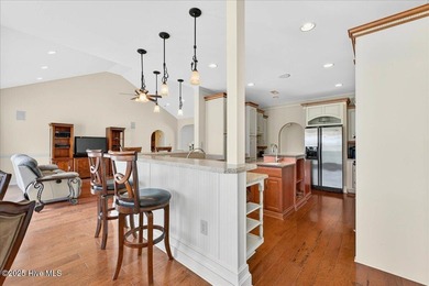 Luxury Living Redefined - Custom Home with Private Wildlife - photo 13