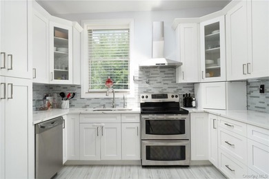 Large Versatile Residential Home with 6 bedrooms and 4 1/2 baths - photo 3