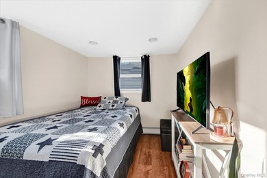 Welcome to 6 Edgewater Park, a beautifully maintained 3-bedroom - photo 14