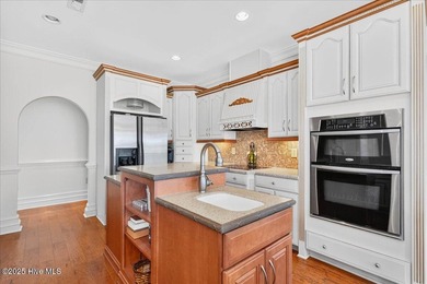 Luxury Living Redefined - Custom Home with Private Wildlife - photo 17