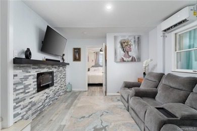 Large Versatile Residential Home with 6 bedrooms and 4 1/2 baths - photo 9