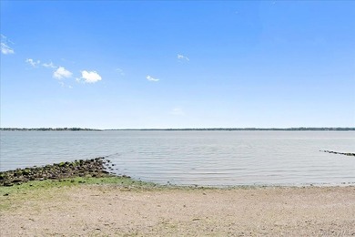 Welcome to 6 Edgewater Park, a beautifully maintained 3-bedroom - photo 21