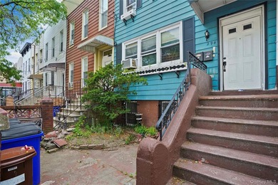 Welcome to 294 Hemlock Street, a classic Brooklyn row house - photo 2
