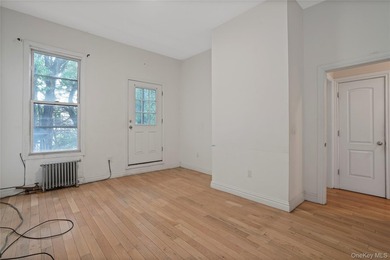 Welcome to 294 Hemlock Street, a classic Brooklyn row house - photo 3
