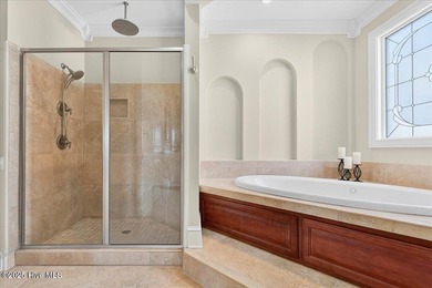 Luxury Living Redefined - Custom Home with Private Wildlife - photo 24