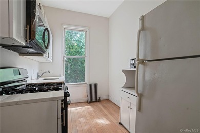 Welcome to 294 Hemlock Street, a classic Brooklyn row house - photo 5