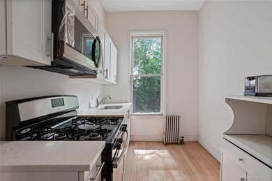 Welcome to 294 Hemlock Street, a classic Brooklyn row house - photo 6