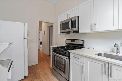 Welcome to 294 Hemlock Street, a classic Brooklyn row house - photo 7