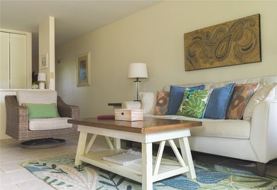 Laid back luxury and an exceptional location! This beautifully - photo 2