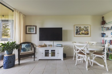 Laid back luxury and an exceptional location! This beautifully - photo 7