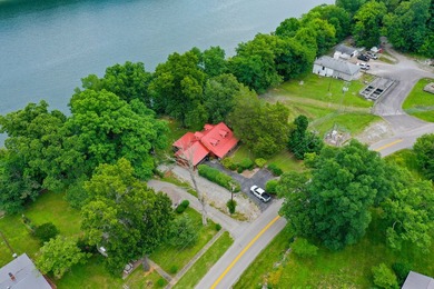 Welcome to this charming 3-bedroom, 2-bath cottage-style home - photo 6