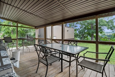 Welcome to this charming 3-bedroom, 2-bath cottage-style home - photo 8