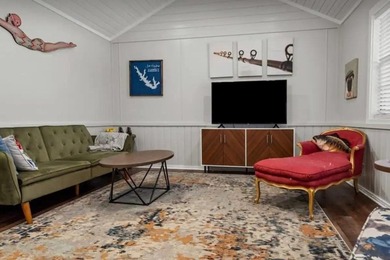 Beautiful 2 bedroom 1 bath cabin tucked away in the Pines of - photo 4