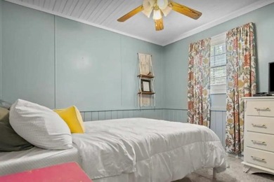 Beautiful 2 bedroom 1 bath cabin tucked away in the Pines of - photo 6