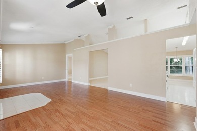Short Sale. SHORT SALE! Stylish 3-bedroom, 2 bath home in The - photo 8