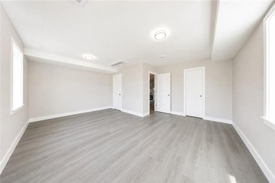 EXCEPTIONAL NEW CONSTRUCTION IN PRIME GRAVESEND - EACH RESIDENCE - photo 11