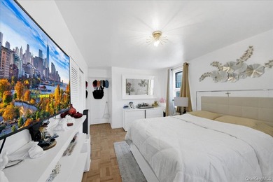 THE PERFECT LOCATION! Beautifully renovated and move-in ready - photo 11