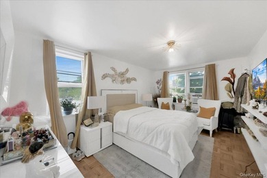 THE PERFECT LOCATION! Beautifully renovated and move-in ready - photo 13